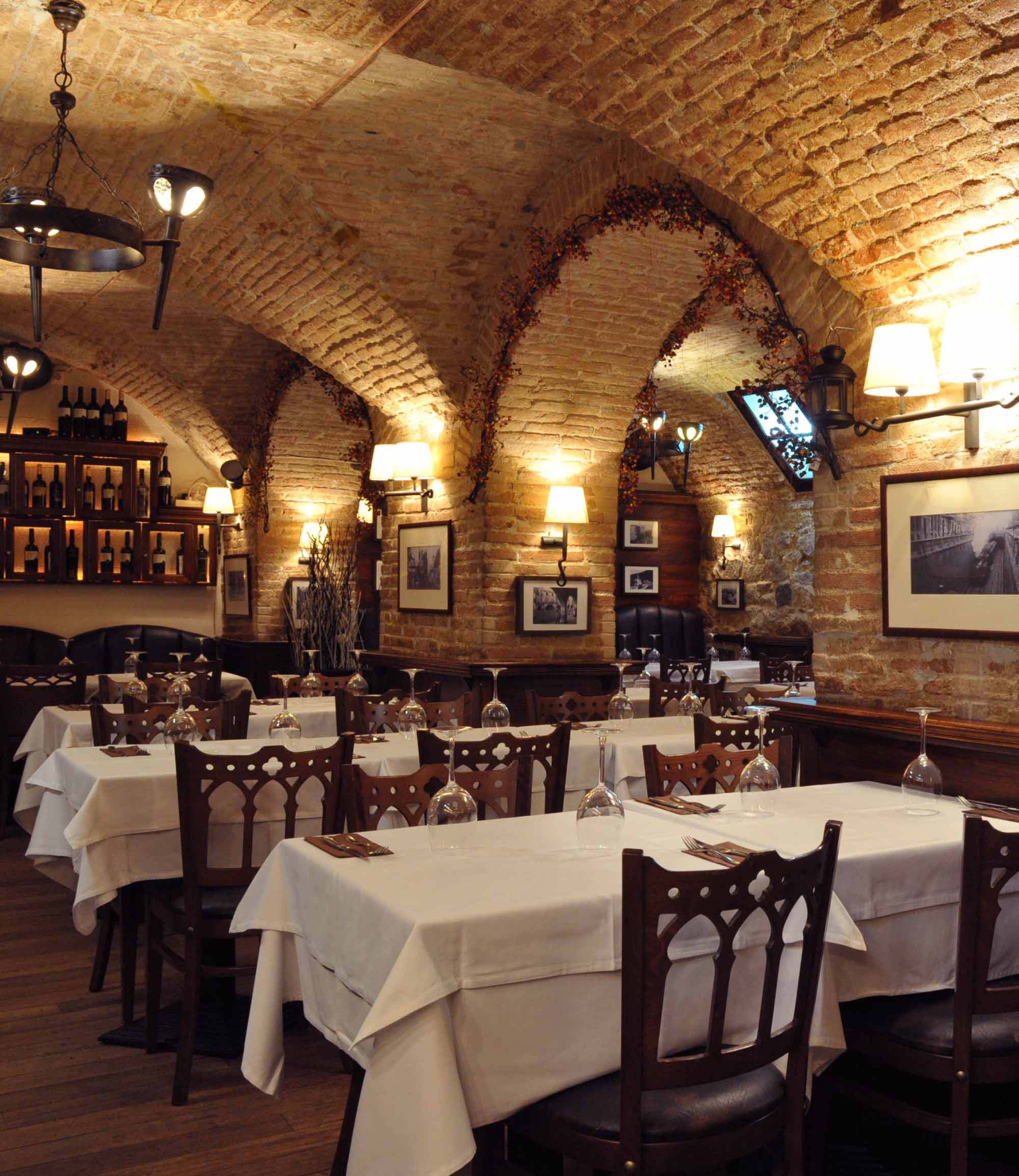sala rústica restaurante italiano en Barcelona